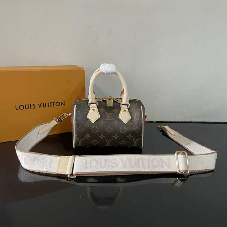 Picture of Louis Vuitton Handbags _SKUfw237318126fw